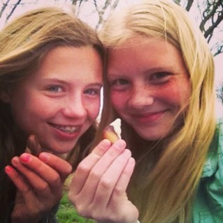 Follow my new account @evahartjeexoxo Hockey love!!!!!! Love alll mijn friendsxxx en ook nog skieen natuurlijk❤❤❤