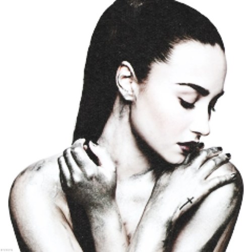 hi there, i'm a BIG fan of @DemiLovatoMagic .  i really love iris' account so i made this account to support her. Iris followed on 2-5-2013
