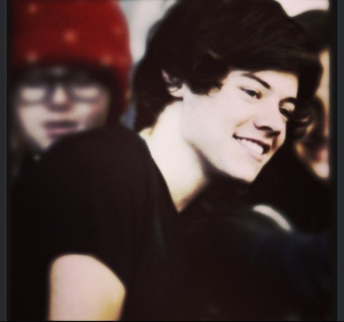 DON'T FOLLOW THIS ACCOUNT FOLLOW @iBieberStyles_ THANKS