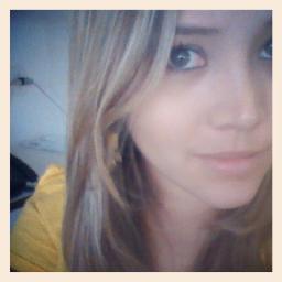 Uma menina simples, mas muito querida e simpatica...Valorizo muito minha familia e meus amigos...