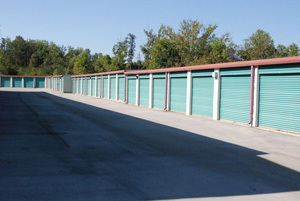 American Self Storage Center offers indoor and outdoor storage to residential and commercial clients. We also specialize in Car, RV, Boat, and Trailer parking.