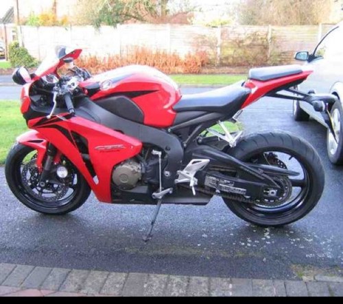 leecally5's profile picture. 