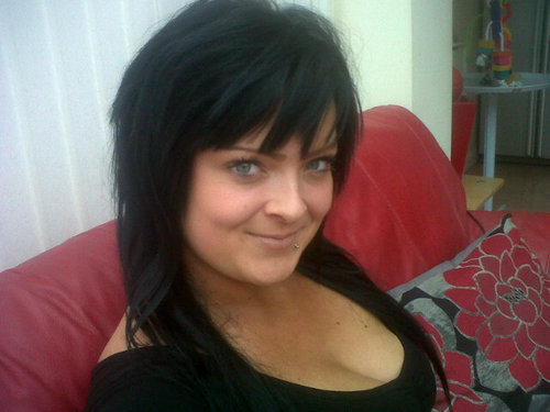 Everyone loves holliemollymoomoo :) :p