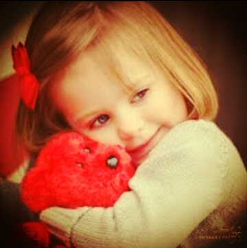 ‏‏امسح بمنديل الأمل دمعة الياس .. واسخر من أحداث الزمن بإبتسامه                                                      ♡*♡