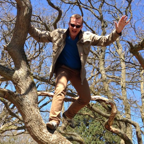 Ik ben Adjunct Directeur bij Almetaal BV, mijn hobby's zijn schaatsen, wielrennen/mountainbiken en golf.