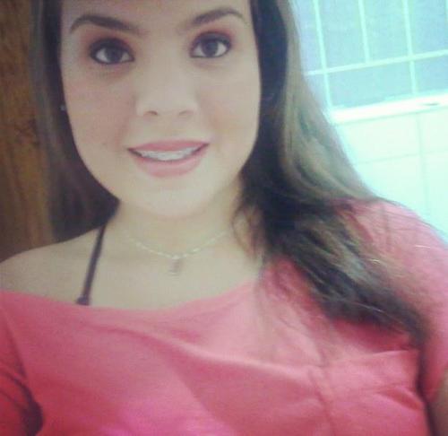 Pra você que não gosta de mim, deixo o melhor do meu sorriso, pois sei que nada te castiga mais do que me ver feliz!
