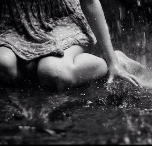 abrilcolucci's profile picture. Mi mundo es soledad continua. Infierno sostenido por miedo a equivocarme. Intentando parecerme a lo que era antes. Él salvó mi vida.