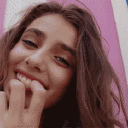 18 años. Mundana con visión. Soy dulce y amable hasta que me tocan la moral. Ojazos según papa. Soltera.