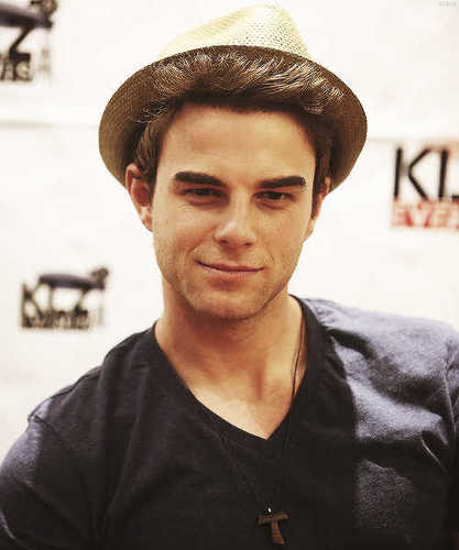 My Name Is Kol Mikealson,Siblings - @CodeOfMikaelson ,@SexyOriginal13,@SexyNiklaus,Fiance @AlluringCass_,Son - @KolsSon_