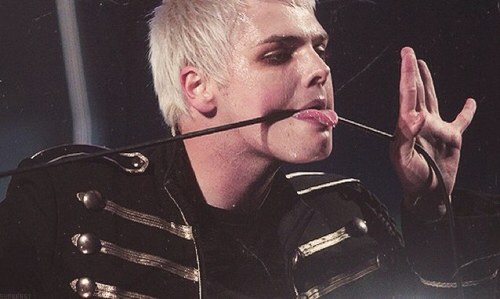 MY CHEMICAL ROMANCE,FOREVER! #MCRSavedmylife ♥ #MCRmy ...#MCRinPR Be yourself, don't take anyone's shit, and never let them take you alive. -Gerard Way.