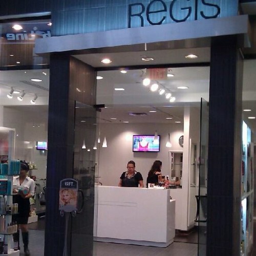 We are the Regis Salon located in the Fashion Show Mall