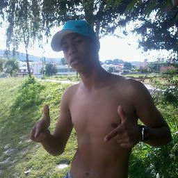 Amo andar de skate,musica e grafite
