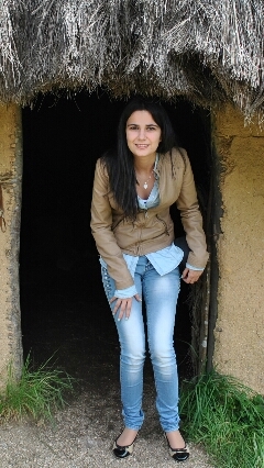 andreacores's profile picture. Apasionada de la lectura y el cine. Futbolera si es necesario. Estudiante de inglés, italiano e Historia. Vilanova de Arousa