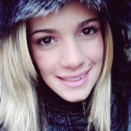 Porque son las hermosas personas como tu, que consiguen lo 
que quieren 
Y son hermosas personas como tu, que sacan la vida de mi corazón