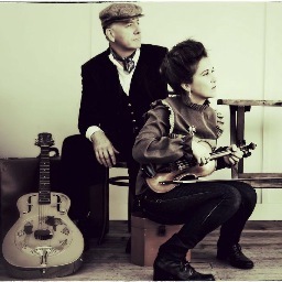 mulberrybendmus's profile picture. American fiddle player & chanteuse, Susanna Carman, teams up with Irish fingerstyle guitarist, Karl Farren, to form Irish/Blues fusion duo, Mulberry Bend.