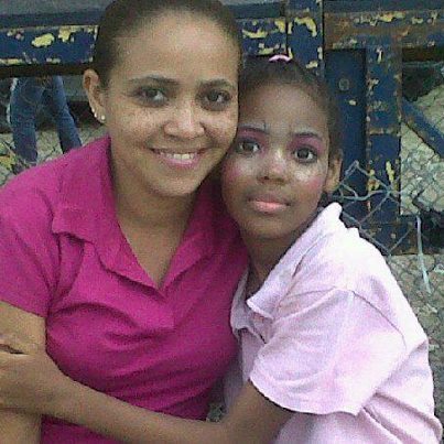 hey, 12jaar''love singing&dancing'' be yourself to me plzz , loveyouall !