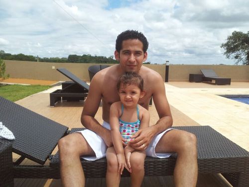 Administrador, pensador con una vida divina, una familia hermosa, que es mi razón de superarme día a día y darle todo lo que mis padres me dieron y enseñaron.