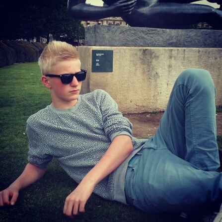 born at 23/06/1998 | love to play soccer and every other sport | love the MC Donald's, BurgerKing, KFC and starbucks | in love with electronics | single..