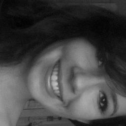 Debaixo da maquiagem e por trás do meu sorriso, eu sou apenas uma menina que deseja o mundo  (Marilyn Monroe)