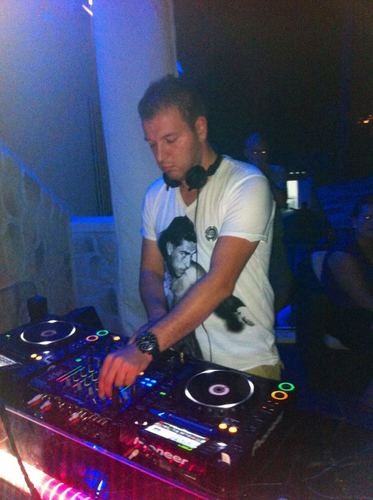 CYRILM11's profile picture. Activiste dans le monde du deejaying depuis près d’une vingtaine année, Cyril M est avant tout un passionné inconditionnel de musique arborant pas moins de 6000