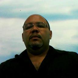 Diferente, tentando busca um modelo ético, respeitando as diferenças, tentando ser Eu mesmo, com o consentimento de Deus! ! Ainda que eu falasse a língua .....