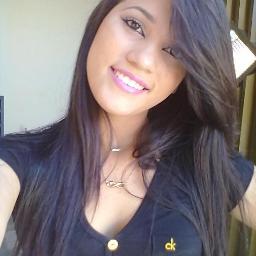 Não derrube lágrimas por quem não soube dar valor aos seus sorrisos {..}