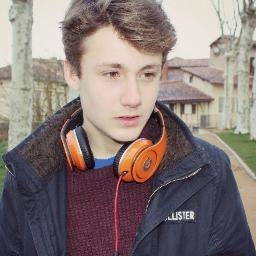 15 Y0. Basketball player. 
Instagram : lcsmngn 
Kik : lcsmngn 
Soundcloud : lucasongs
Snapchat : lcsmngn