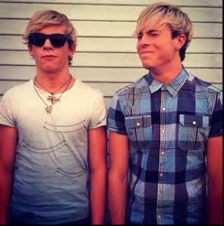 I Luv #R5Family & R5
Ship #Auslly & #Raura❤
Luv Austin & Ally!