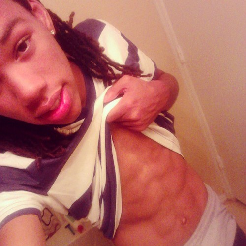 ( Zay La' Flare ) Who Is That ? Someone Who Keep Your TL Boomin So Follow Me !