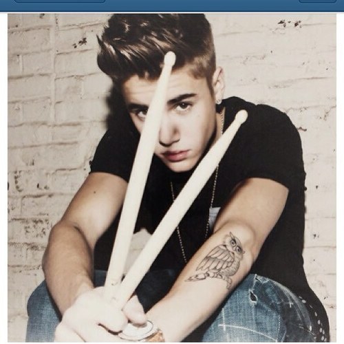 Hi im kandess and im obssesed with justin bieber im only 12 by the ways im turning 13 in october 5 this year and i love playing the clarinet and i love running