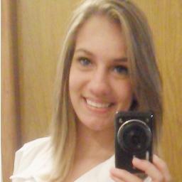 Eu olho para dentro de mim, e não me importo com o que as pessoas fazem ou dizem eu me preocupo só com as coisas certas ;*