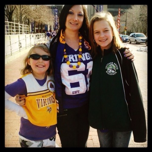 Wife of Diggz Garza! Love Celebrity news and gossip! Love the Vikes and love my family and friends!