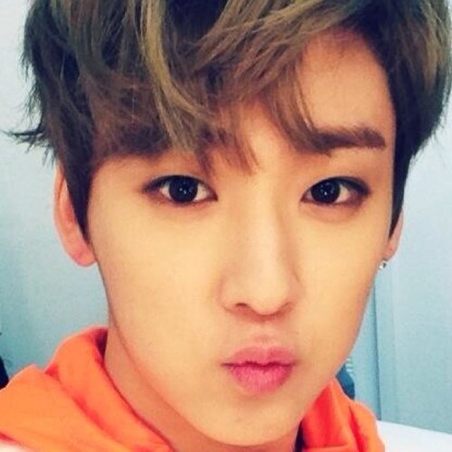 유키스 ♡@Kevinwoo91♡ ケビンちゃん一途 ケビンおっぱのお尻と少し長い左前歯溺愛ㅎ 일본 키스미