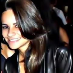 Sou leonina, adoro musicas, meu grande tesouro: Deus e minha família, atualmente tenho 17 anos e nunca desisto dos meus objetivos.