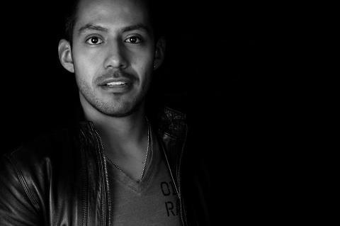 Actor, de la Escuela Nacional de Arte Teatral y FFyL UNAM, inquieto, metiche y fisgón. Dispuesto a la chamba!
