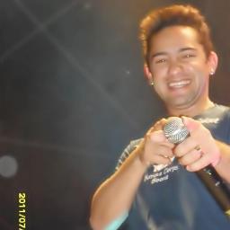 Cantor e Compositor, apaixonado pela vida e pela minha esposa @_nunarafaela. TWITTER OFICIAL