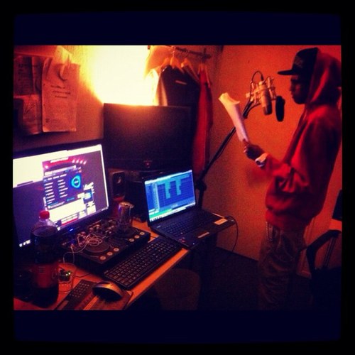 Artistic Account • SuriBoykie Feat HetiszJasper • Partij Van De Broers • Follow. Vesten te koop - http://t.co/aZSSzybzZT