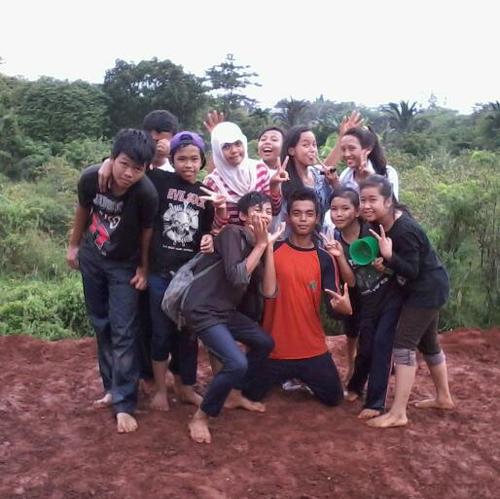 aq sayank sama Sahabat aq @AditRyuuzaki4 :)

& aq  Juga SeLalu sayank saMa My IdoLa aq ka' @dimsanggara  dan ka' @fandychristian

Love You tuk Kalian :*