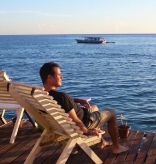 RobertMumbles's profile picture. Searching...