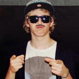 “PALAVRAS SERÃO APENAS PALAVRAS, ATÉ VOCÊ TRAZÊ-LAS PARA A VIDA.” -ONE DIRECTION