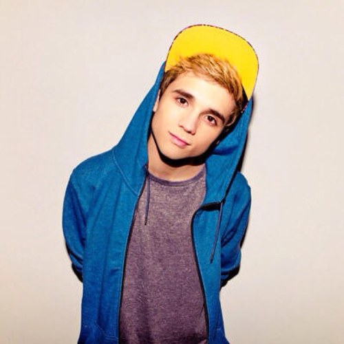 Elyar Fox(L) / 17 years / love singing / Foxer For Everrrr!!!!