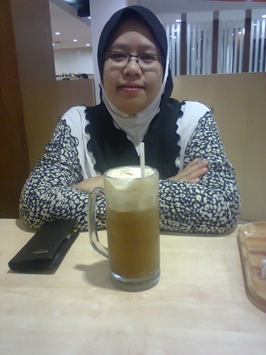 Fun, Loving, honest & a devoted Muslim.