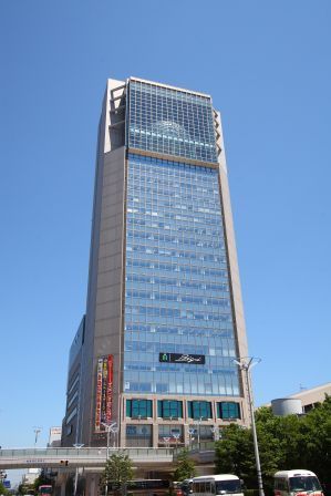 県内最多の乗降客数を誇るJR郡山駅前の商業施設 公式アカウントです。
 ショップ構成としては、福島県初出店となった「スターバックス」を始め、県内で唯一のブランドやショップがあり、最新ファッションから雑貨・小物だけでなく、飲食店など多彩なスタイルを提案しています。
※いいね、RTに対してフォローする場合があります