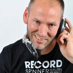 Allround DJ | Disco | Dance | Soul | Top 40 | 70s, 80s, 90s & Zero's| Bruiloften | Verjaardagen | Tuinfeesten | DJ met VW Busje | Boekingen: 06-11320921
