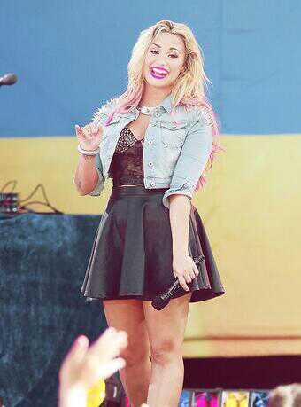 demii32k's profile picture. Demi Lovato