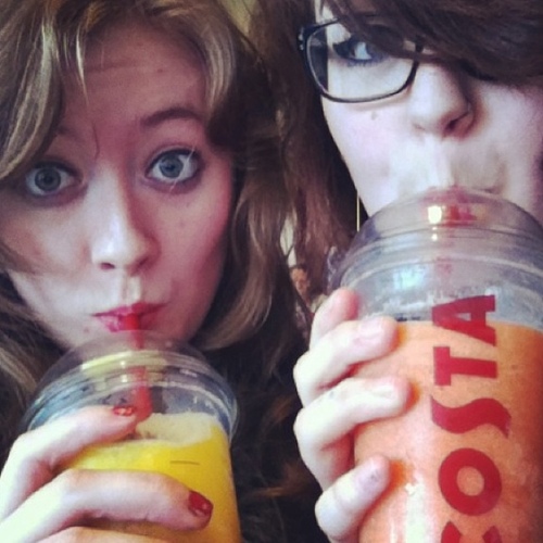 I'm Chloe and I like bands. Follow if you don't mind the fangirling.