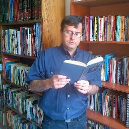 Escritor, filósofo, profesor universitario y productor radial.
Mis libros: El pececito que quería ser humano, La leyenda del Sabio de la Montaña, entre otros.