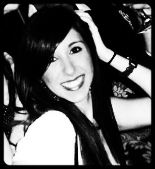 AlmuSolis's profile picture. La vida es una calle de sentido único.