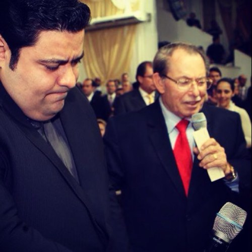 Este Twiter foi criado para que todos aqueles que tem um carinho especial pela vida do Pr Junior Souza possam demonstrar a ele sua Admiracao
