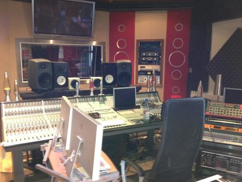 UK Music Producer/Protools Engineer/Song Writer/Freelance Musician. For More Info feel Free to contact me Via twitter Or ajstudiosuk@gmail.com